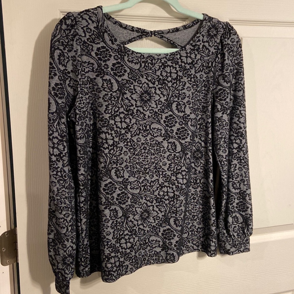 LOFT Small open back long sleeved button closure at back